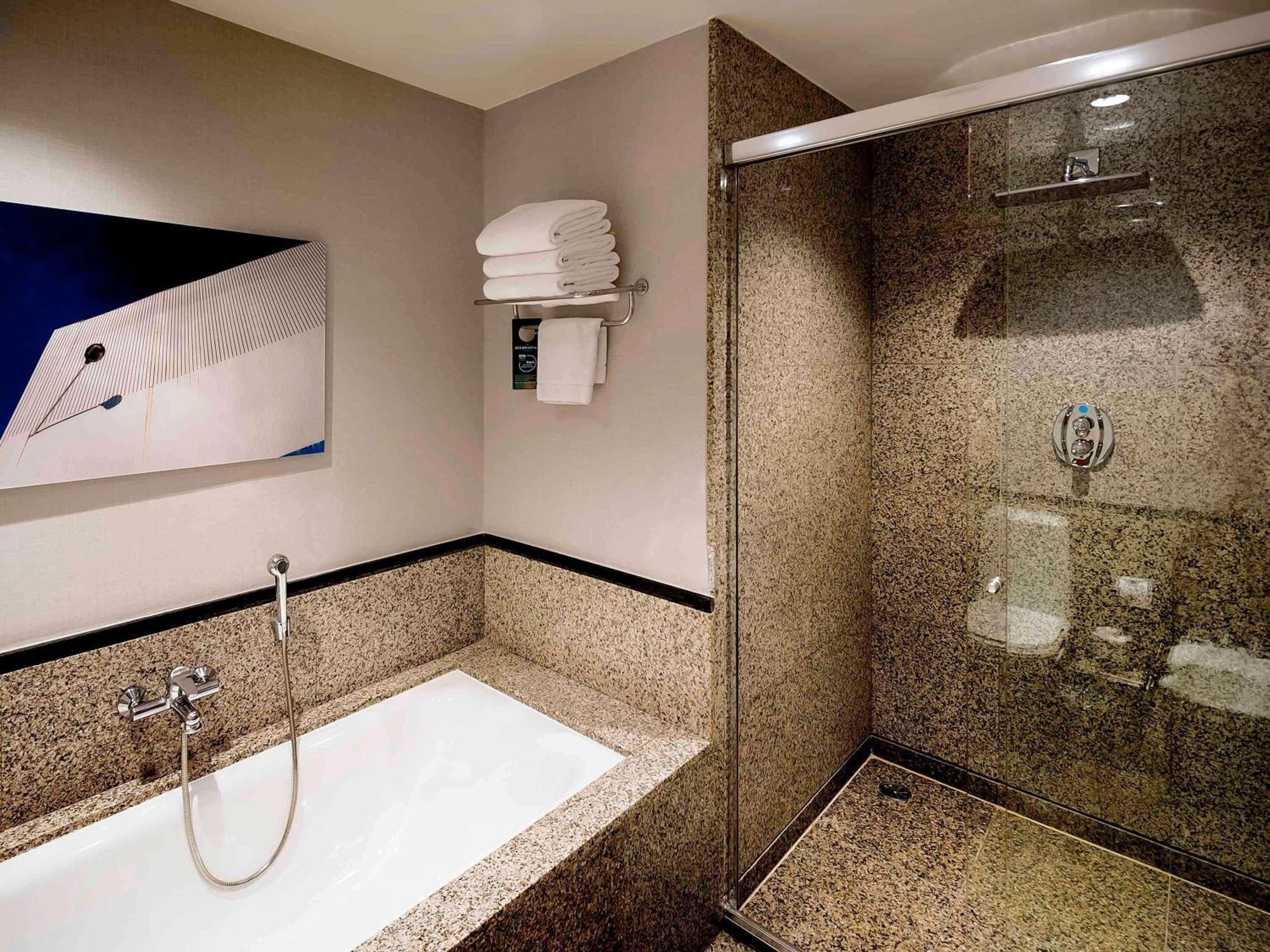 Presidential King Suite Executive Lounge Access
